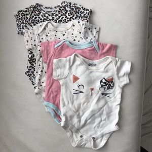 ❌Sold❌🐱 4 Baby Gear One piece Bodysuits 🐱🧸